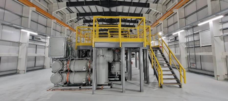 Indoor GIS substation bay with access platform
